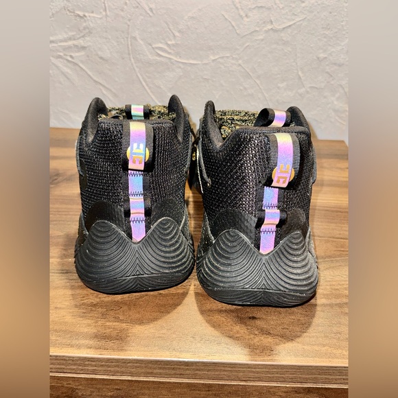 Shoes - Picture 4 of 5